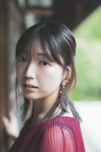 “令和の人文女王”三宅香帆、撮り下ろしに挑戦　文芸評論家のイメージと異なる一面を見せる「勉強になりました」