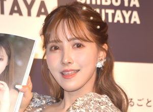 三上悠亜、チア人気投票で「1位をいただきました」　大胆タンクトップ姿で感謝記す