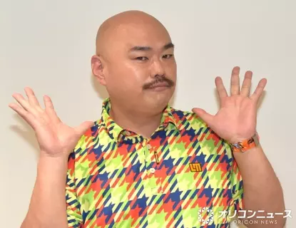 「なにこのイケメン!!」クロちゃん、2年浪人して短大・20歳当時の“スリムな姿”を公開「別人じゃん。めっちゃ痩せてる」