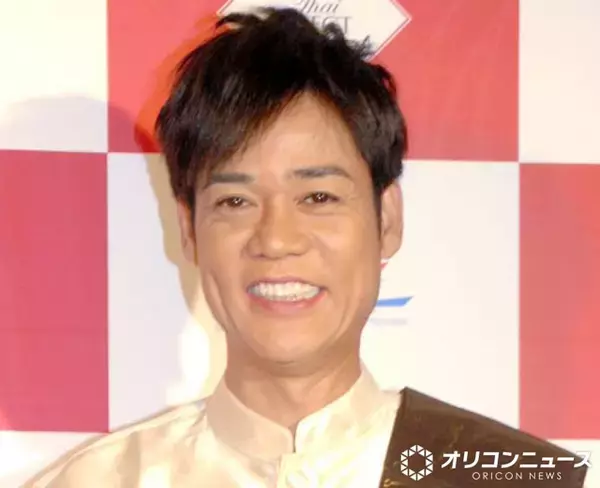 名倉潤“意外な相手”とハグショット　25年ぶりに「飯くいました」