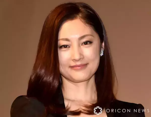 常盤貴子、愛猫・モモちゃんを紹介「貴子ママに似て美人」「モフモフしてて可愛い」　名前の由来も明かす