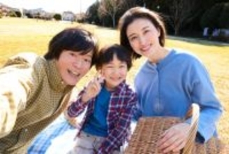 田辺誠一＆橋本マナミ、志尊淳の実父母役「うれしいです」　『10回切って倒れない木はない』