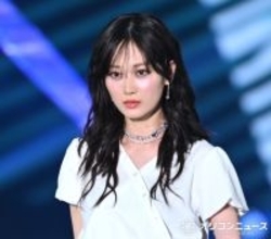 山下美月、クールなまなざしで圧倒　会場中がメロメロに