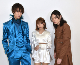 富永勇也×宮崎あみさ×タカハシシンノスケ、3ショット公開で「未だに会議してます」　『ドンブラザーズ』脳人組