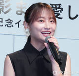 「影山優佳、初エッセイ集の袋とじは自身が提案　サッカーW杯での“ピチピチユニフォーム”着用の理由がわかる仕組みに」の画像1