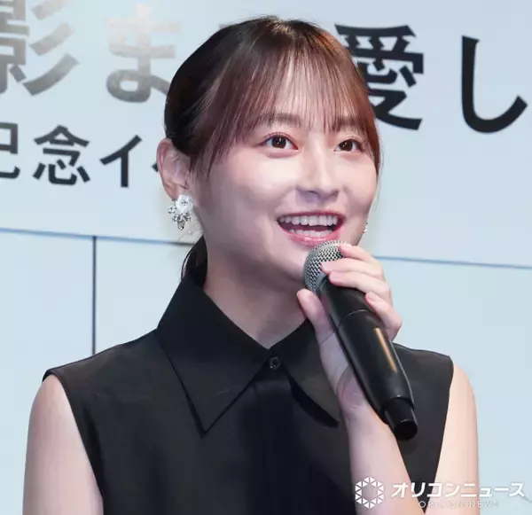 影山優佳、初エッセイ集の袋とじは自身が提案　サッカーW杯での“ピチピチユニフォーム”着用の理由がわかる仕組みに