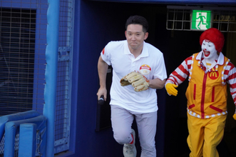 杉谷拳士、ドナルド・マクドナルドと始球式に登場　“小学生の甲子園”で熱いエール「この経験が未来につながる大切な時間になる」