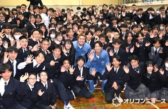 ヒロミ＆相葉雅紀、中学校にサプライズ訪問　生徒195人大絶叫も「本当に会いたかったのはSnow Man」にズッコケ