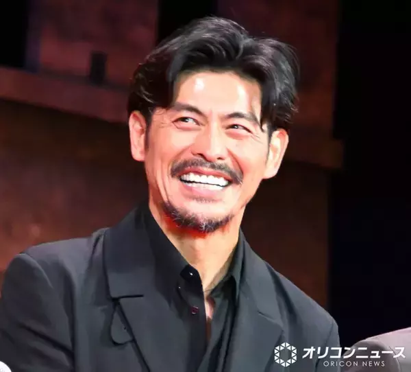 坂口憲二、『キングダム』人気キャラの桓騎の役作り　ドレスコードのネクタイせずにワールドプレミア登場
