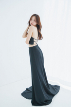 森香澄、ほっそりとした二の腕＆美背中あらわな黒ドレス姿　美しい“どすっぴん”ショットも披露