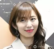 43歳・塩地美澄アナ、服の上からわかる衝撃の“たわわ”に反響「なんか、デカくない」「ニットたまらない」