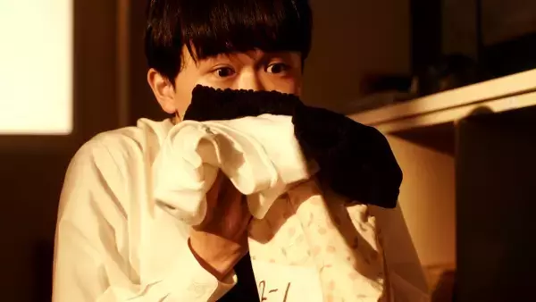 憧れの女子生徒の体操着をクンカクンカ→他の同級生に見られ修羅場に　「キョドリ顔最高」「あーあ！やっちゃった！」『惡の華』第1話【ネタバレあり】