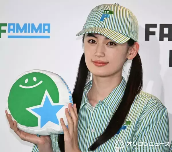 八木莉可子、初のファミマ旗艦店の制服姿で笑顔振りまく「動きやすくて機能性もある」