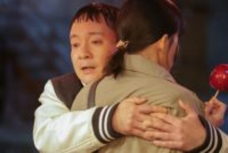 死んだはずの恋人と再会…　10年前に戻った濱田岳“モブさん”　次々と事件を解決へ『刑事、ふりだしに戻る』第1話【ネタバレあり】