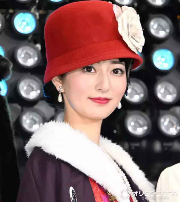 安藤奈々子、華やか衣装で『仮面ライダーマイス』出演　見た目とは違い中身は「ツンケンしていて負けん気が強い」