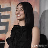 「横田真悠、美脚映える衣装で登場　“遅刻”にまつわるほほえましいトーク」の画像1