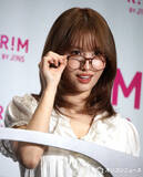 「TWICE・MOMO、SANAから“お菓子好き”明かされる　お気に入りのお菓子は？「一瞬で一袋食べました」」の画像1