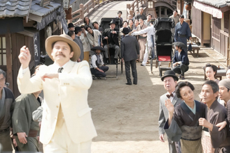 『ばけばけ』ヘブン、初めて訪れた日本に興味津々で…　第22回場面カット