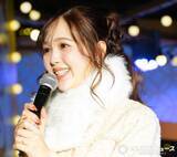 「藤田ニコル、クリスマスツリーは「ハロウィンの次の日から」　点灯式で日本橋に光灯す」の画像1