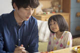 「子役・倉田瑛茉の“5歳らしさ”に注目　映画『私はあなたを知らない、』で坂口健太郎と共演」の画像1
