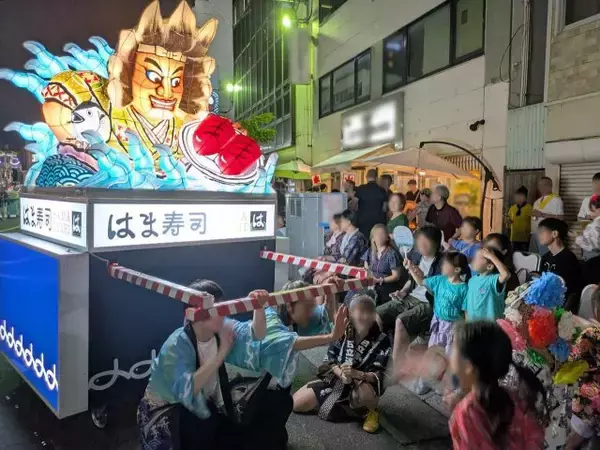 はま寿司、「青森ねぶた祭」で“オリジナルねぶた”を初運行