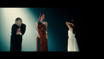 土屋太鳳＆佐久間大介、LiSA「ソフィリア」のMUSiC CliPに出演　コンテンポラリーダンスで愛と憎しみの“赤い絆”を表現