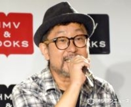 大江千里、クリスマスツリー飾った“ホリデー感”あふれる自宅ショットを公開「とてもきれいで可愛いです！」「素敵なお部屋」