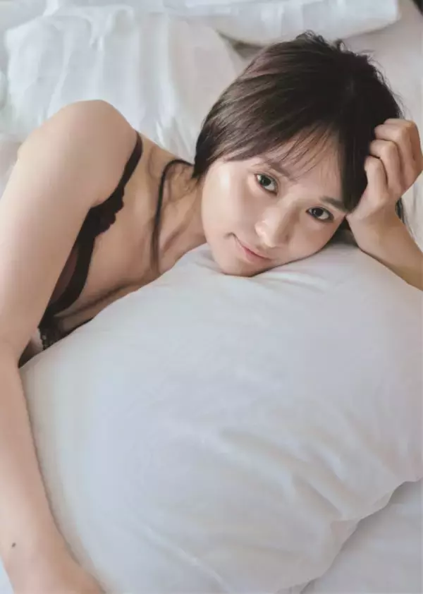 菅井友香、無防備なランジェリーショット＆まぶしいビキニ姿も　最新写真集から先行カット5点解禁