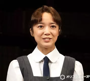 上白石萌音、28歳誕生日に韓国で“パリピ”姿　大人数に囲まれ「めちゃめちゃ韓国に染まってる」