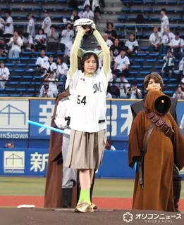 恒松祐里、人生初の始球式は「80点」　“父譲り”のスター・ウォーズ愛語る