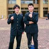 「「同じ人、同じ場所で」17歳から続く“制服姿”の再現写真「いい歳の取り方してる」「2030年もよろしく」」の画像1