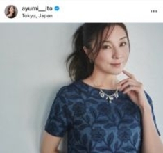 14歳年下俳優と結婚・伊藤歩、“推しの”男性と密着ショット公開「とってもお似合いのお二人」「距離が近くてドキドキします」