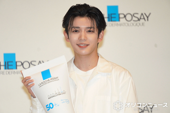 なにわ男子・長尾謙杜、全身白衣装で光り輝く“生艶肌”に自信「頑張ってケアしたかいが」