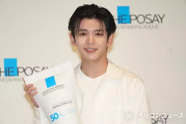 なにわ男子・長尾謙杜、全身白衣装で光り輝く“生艶肌”に自信「頑張ってケアしたかいが」