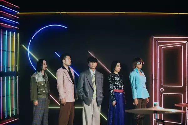 サカナクション、新曲「いらない」MV公開　山口一郎が“二人羽織”で奇怪なダンス　新アー写も解禁