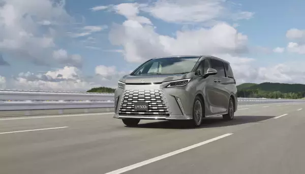 レクサス、高級ミニバン『LM』を一部改良→4・1発売へ　冷蔵庫やタイヤを改良　1520万円から