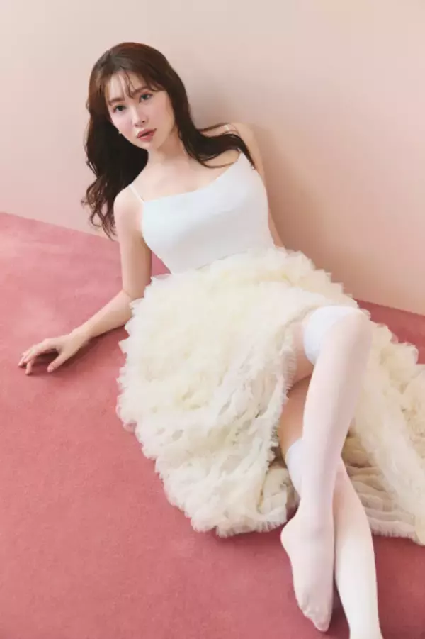 小嶋陽菜、「ROSIER」新作ブラキャミ発表　美しいバストシルエットとホールド感を両立「マストアイテムをお届け」