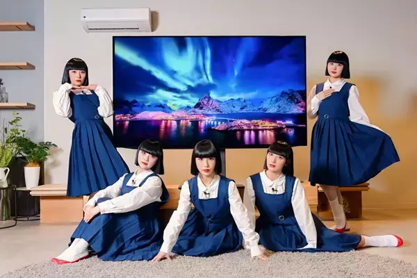 アバンギャルディ、『AQUOS』25周年でシンクロダンス披露　新機能「AQUOS AI」など技術の進化を伝える
