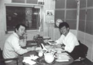 大阪の名深夜ラジオ番組『ぬかるみの世界』特番放送決定　笑福亭鶴瓶が出演、新野新さんを偲ぶ