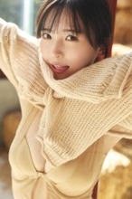 “あざと可愛いボディ”由良ゆら、河口湖ロケで開放感あふれる撮影　お気に入りカットは“ 富士山バックに焚き火”