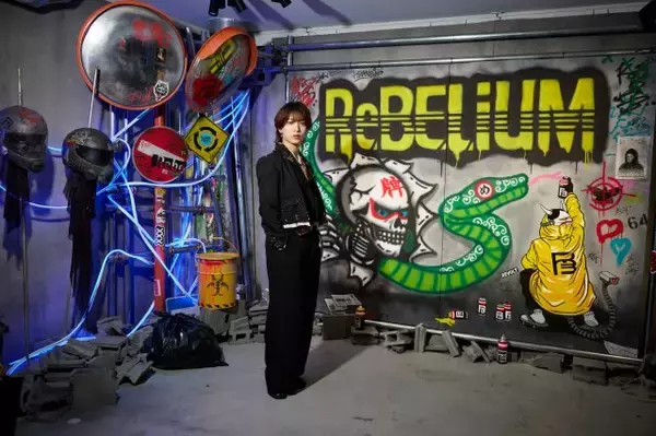 KEY TO LIT中村嶺亜、念願の個展に歓喜　70点超えのアート作品で世界観全開「めちゃくちゃ厨二病」