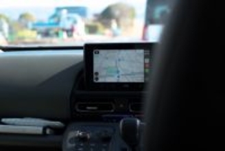 開きかけの倉庫、電線、カーナビ…「あれなに？」期の5歳児に一眼レフを渡したら「無垢だ…」「世界がまだ未知にあふれている」