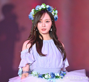 乃木坂46梅澤美波、卒業前ラスト『ガルアワ』ファッションステージで大トリ　ウェディングドレス風ワンピースで華やかに飾る