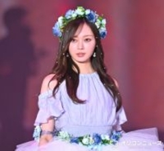 乃木坂46梅澤美波、卒業前ラスト『ガルアワ』ファッションステージで大トリ　ウェディングドレス風ワンピースで華やかに飾る