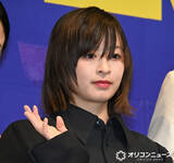 「森七菜、紙ヒコーキ投げるも地面へ一直線　謎めいた“夜職悪女”の心得は「謎は謎のままで」」の画像1