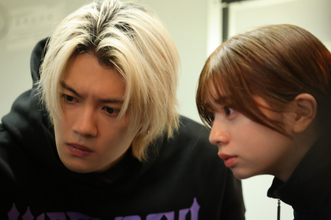 “令嬢”桜田ひより&“誘拐犯”佐野勇斗、ついに追っ手が迫る 『ESCAPE』第4話あらすじ