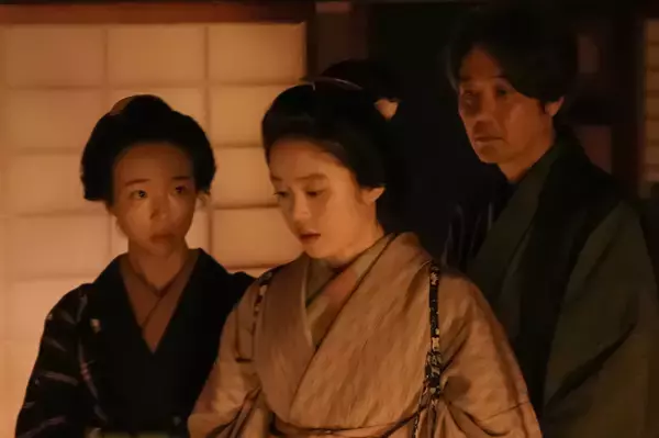 『ばけばけ』ヘブンのために執筆の手伝いをしようと提案する　第102回場面カット