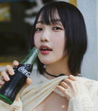 「コスプレとグラビアの二刀流・小倉あずさ、週プレデビューで美ボディ公開「もっといろんな姿を見せていきたい」」の画像1