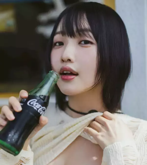 コスプレとグラビアの二刀流・小倉あずさ、週プレデビューで美ボディ公開「もっといろんな姿を見せていきたい」