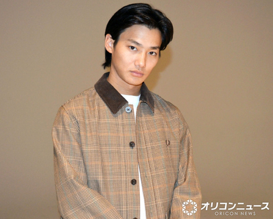 野村周平、眉毛全剃り＆刺青の“激変ショット”にファン衝撃「びっくりした」「ワイルド」